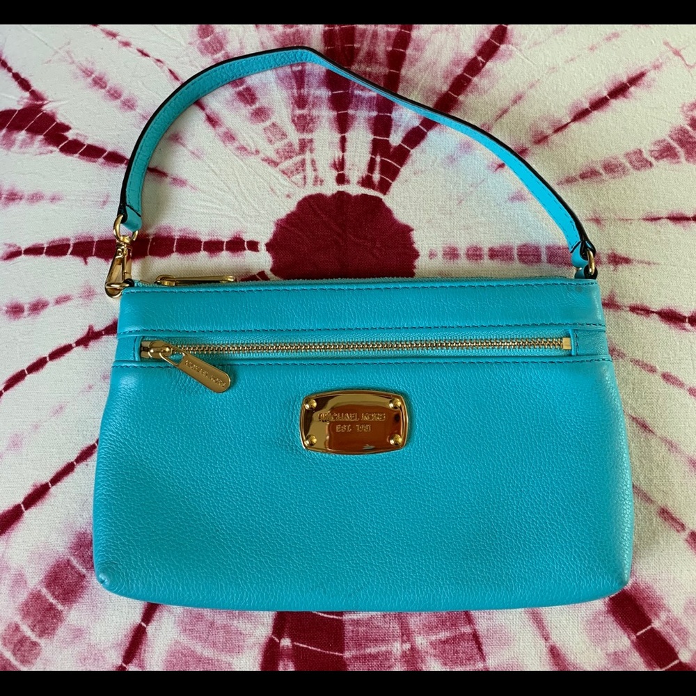 Michael Kors XL Beautiful Aqua Wristlet ❤️